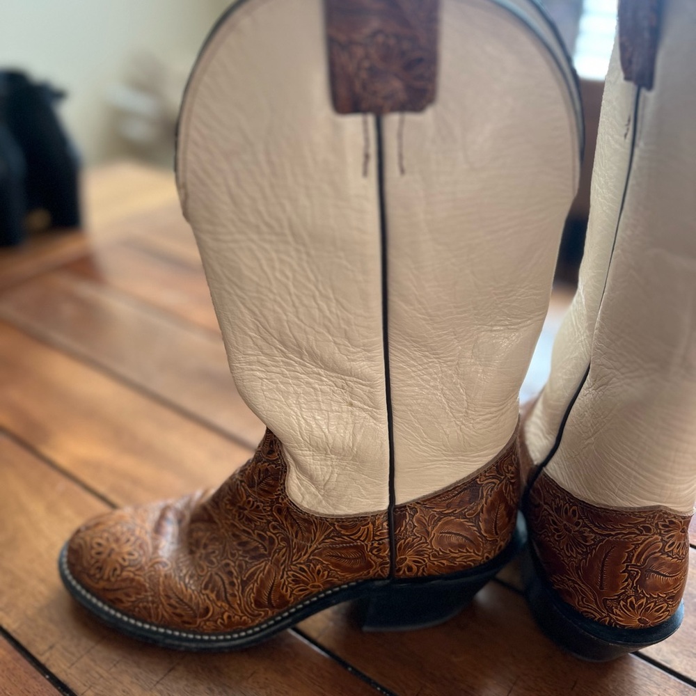 Olathe Boot Co. Two-Tone Brown Tooled Leather/White Cowgirl Heeled Boots Sz 7 - Picture 2 of 10